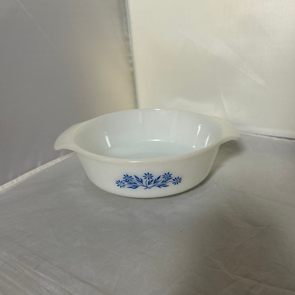 Vintage Anchor Hocking Fire King Milk Glass Cornflower 1 Qt Casserole Dish 43